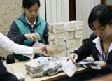 Nhiều ngân hàng đua nhau tăng vốn điều lệ.